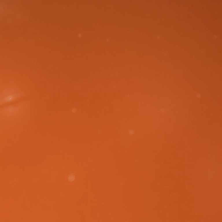 Mulheres diversas aplicando CC cream com Vitamina C, pele saudável e radiante.