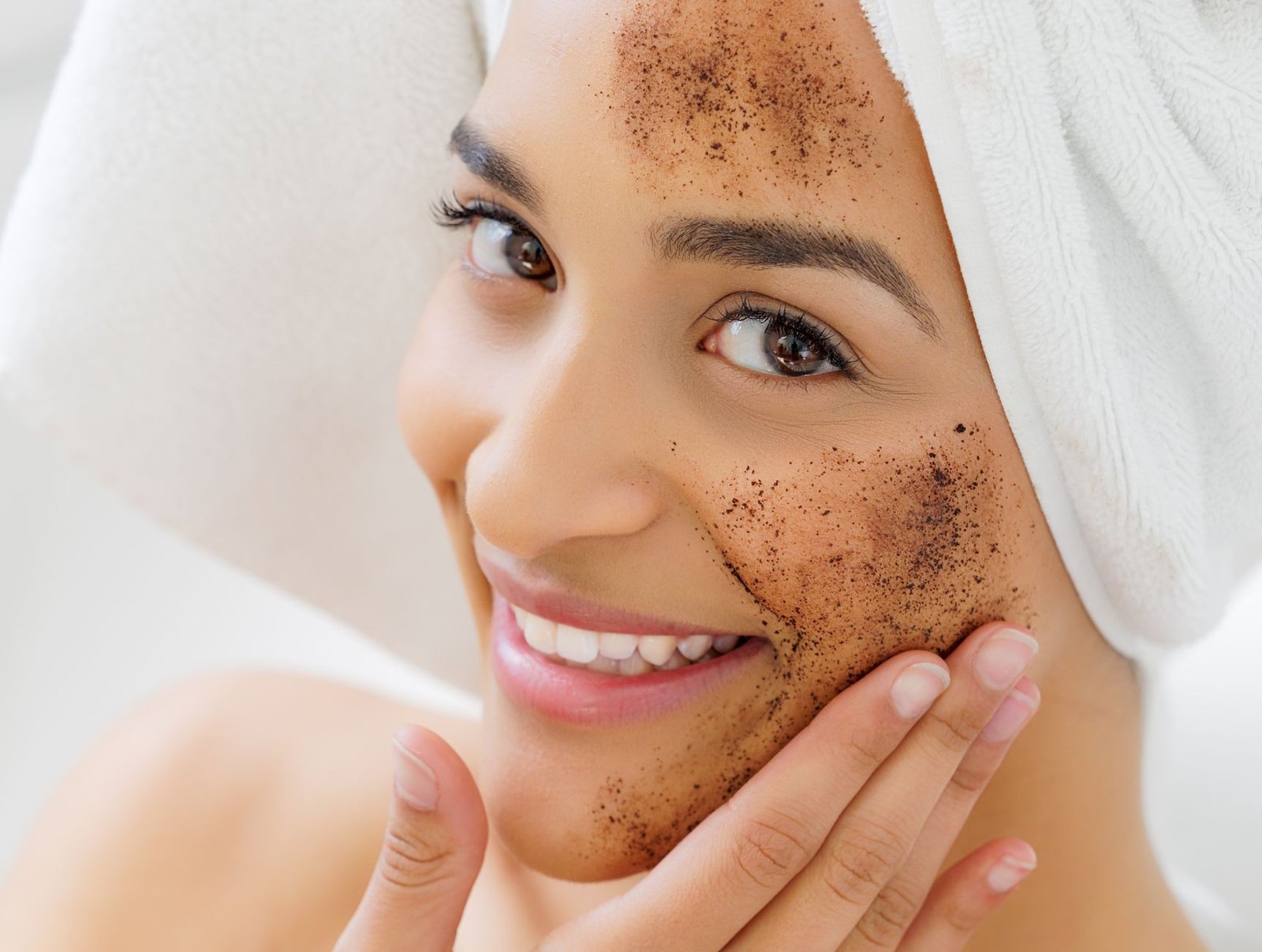 Esfoliante facial sem irritar! Como usar, com que frequência e qual escolher