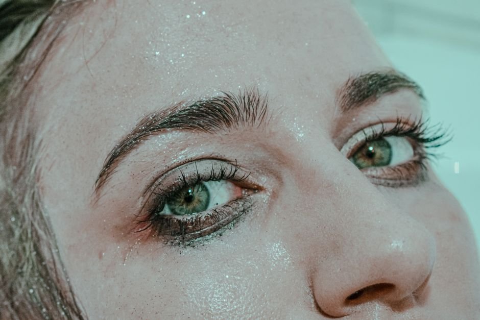 Planilha Resumo: Make que não borra! 7 produtos à prova d'água para chuva, praia e choro de emoção