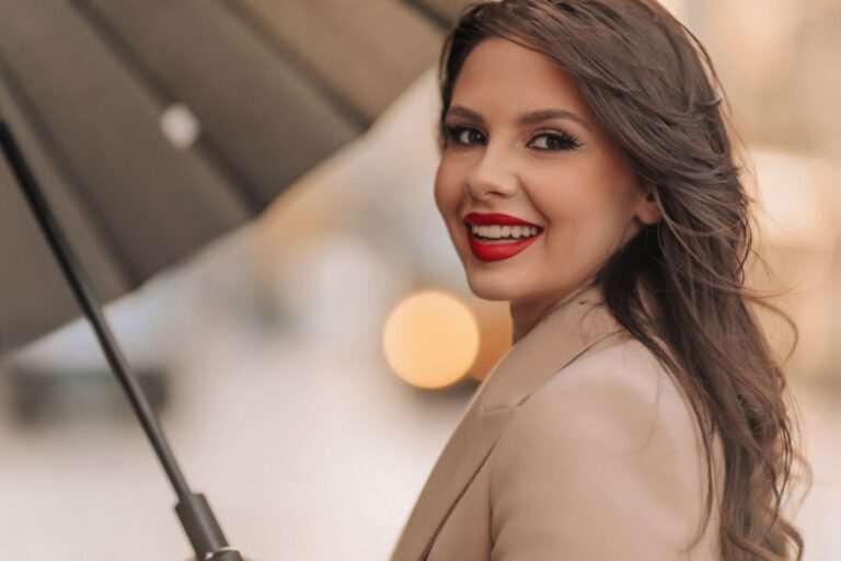 Batom Para Dentes Amarelados: As Cores Que Deixam o Sorriso Mais Branco!