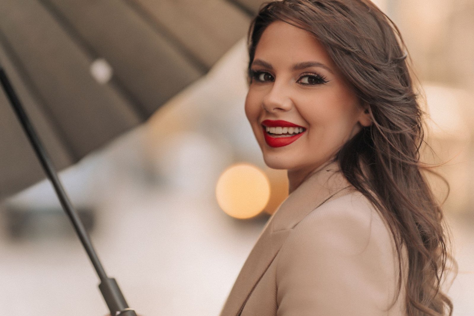 Batom Para Dentes Amarelados: As Cores Que Deixam o Sorriso Mais Branco!