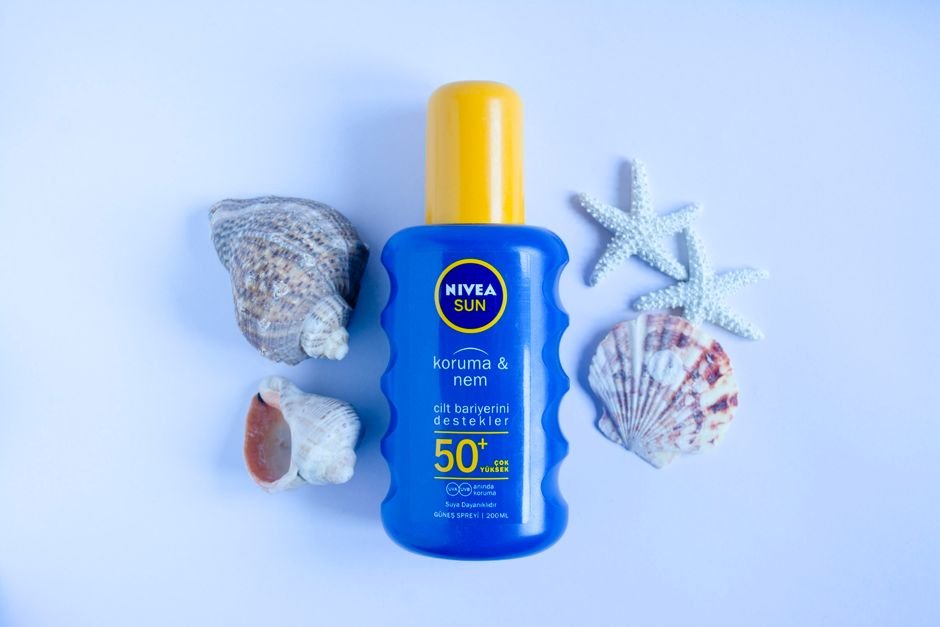 Combo retinol à noite + protetor solar de dia