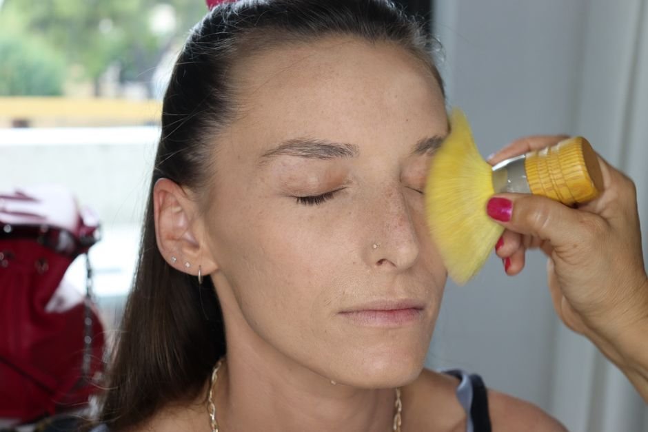 Como reaplicar por cima da maquiagem