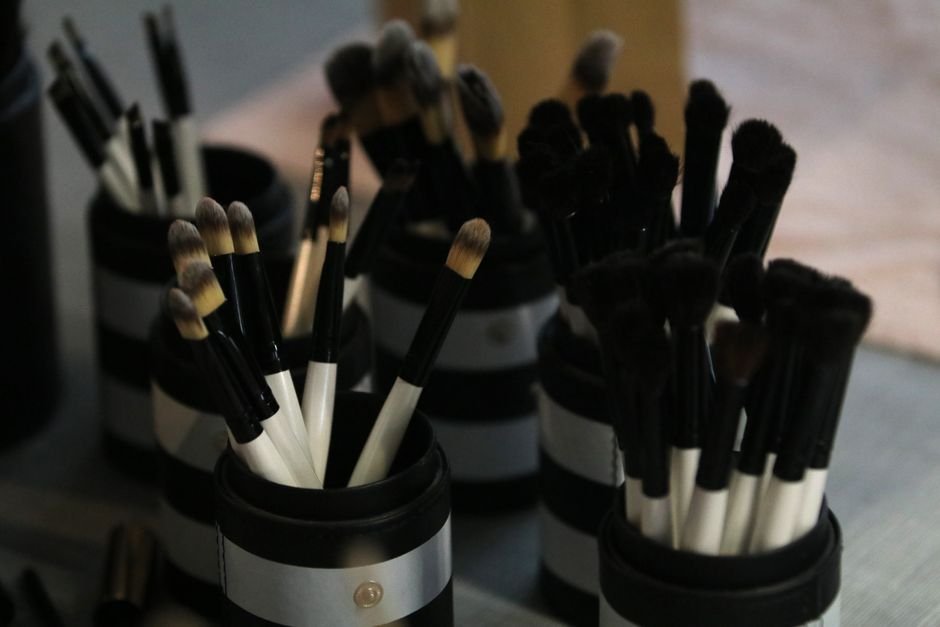 Esfume as bordas com pincel limpo ou esponja