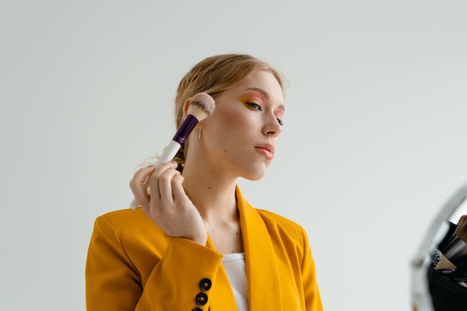 Guia prático: onde aplicar a sombra (contour)