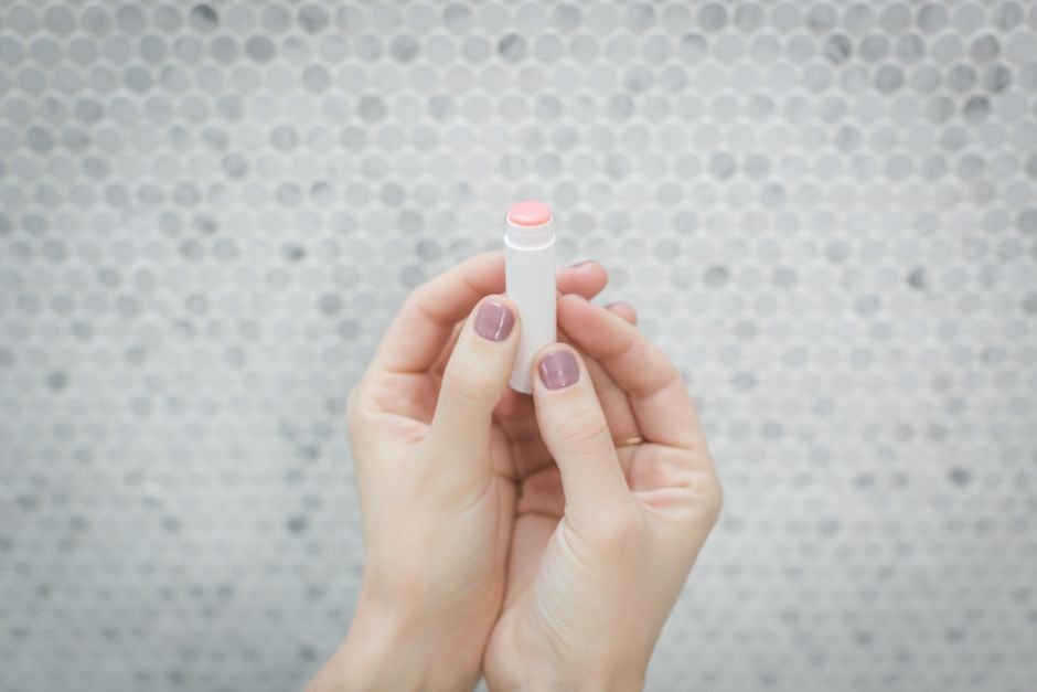 O que é o hidratante labial com cor