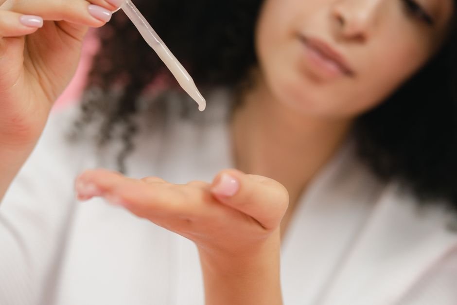 O que é retinol e por que ele virou o queridinho do skincare?