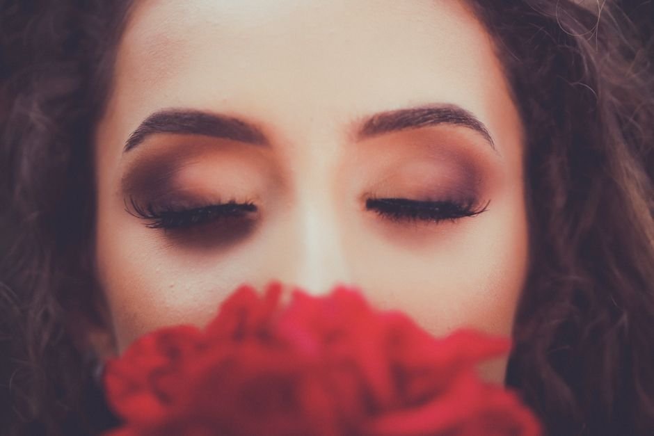 O que é a sombra rose gold e por que ela combina com quase tudo