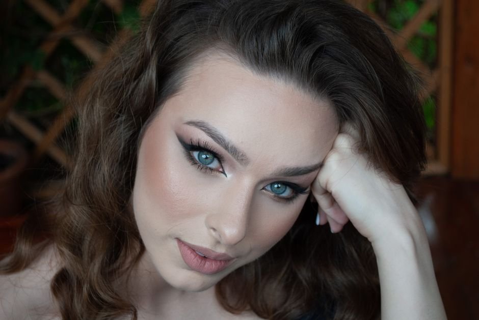 1. Faça os olhos antes da base (sempre)
