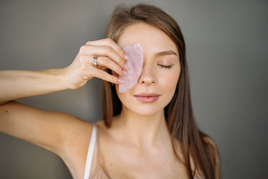 6. Finalize ao redor dos olhos com muito cuidado