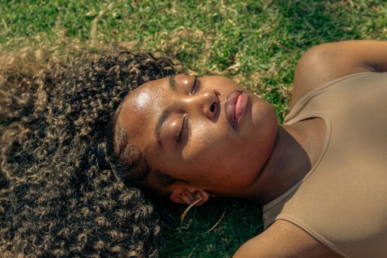 Bronzeado sem pegar sol! Os 8 melhores autobronzeantes faciais para um glow natural e parelho!