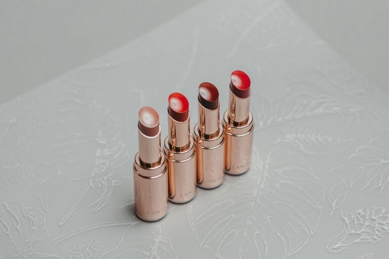 Hidratação com um toque de cor! Os 7 melhores bálsamos labiais coloridos para usar o dia todo!