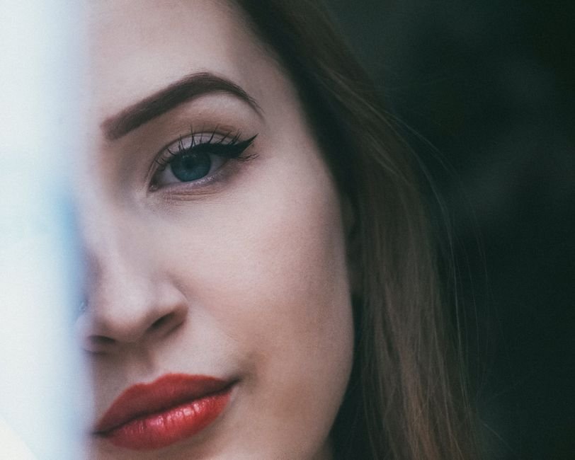Linhas finas aparecem (ou ficam mais visíveis) ao longo do dia