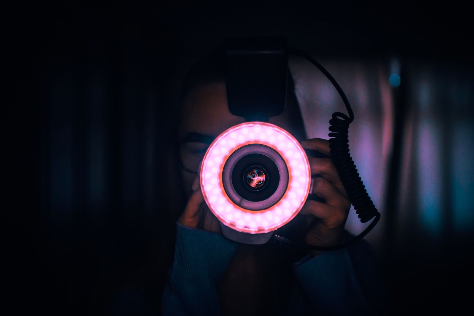 Fantasma nas fotos, nunca mais! O guia pra make não ficar branca no flash da câmera!