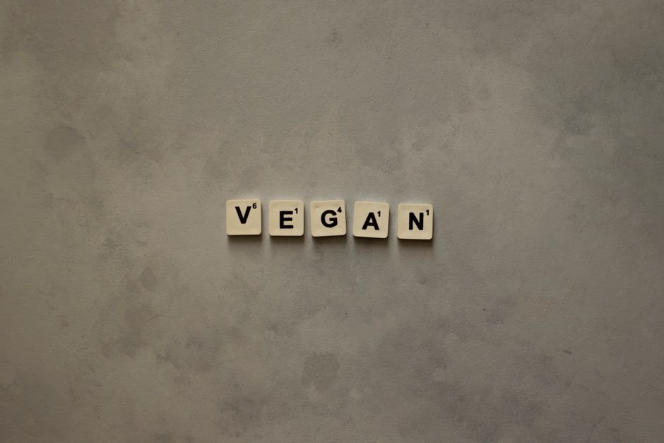 O que são maquiagem vegana e cruelty-free (e por que são diferentes)